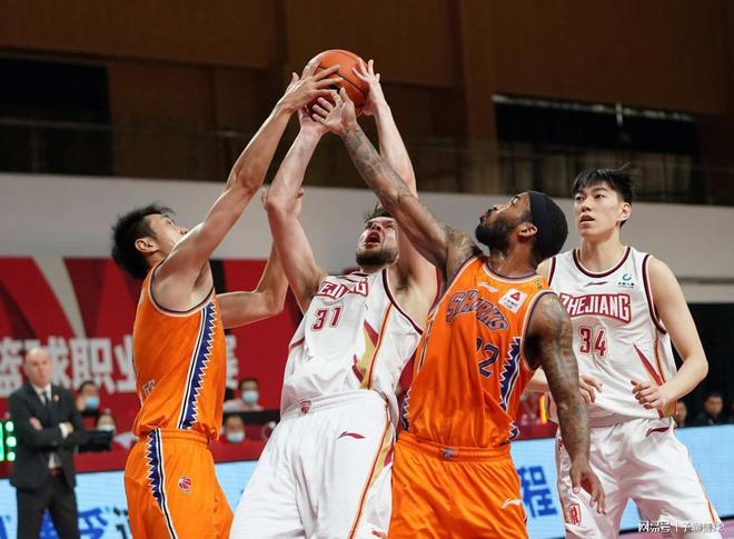 这队传球流畅得像跳舞